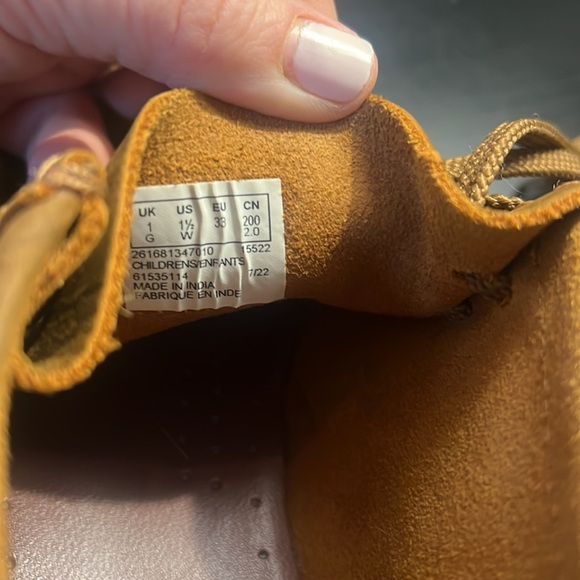 Clark’s brown boys Wallabees size 1.5W shoes - suede - Picture 2 of 6